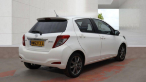 2013 Toyota Yaris 1.33 Dual Vvt-I Sr Multidrive S Euro 5 5dr in White — image 5