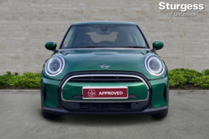 2022 MINI Hatch 1.5 Cooper Classic Steptronic Euro 6 (s/s) 5dr in Green — image 2