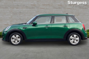 2022 MINI Hatch 1.5 Cooper Classic Steptronic Euro 6 (s/s) 5dr in Green — image 4
