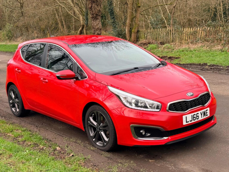 2016 Kia Ceed 1.6 Crdi 4 Euro 6 (s/s) 5dr in Red — image 1