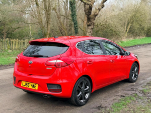 2016 Kia Ceed 1.6 Crdi 4 Euro 6 (s/s) 5dr in Red — image 2