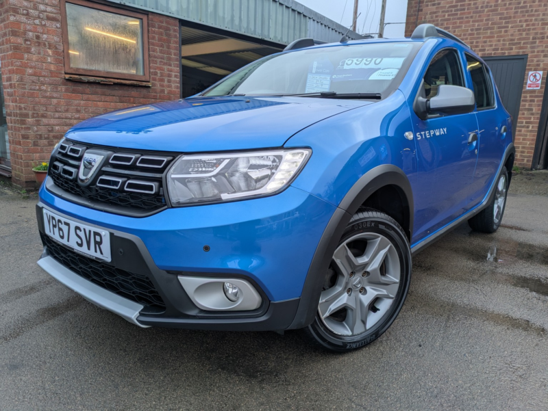 2017 Dacia Sandero Stepway 0.9 Stepway Laureate Tce 90 in Blue — image 1