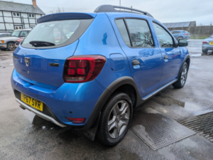 2017 Dacia Sandero Stepway 0.9 Stepway Laureate Tce 90 in Blue — image 2
