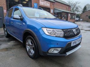 2017 Dacia Sandero Stepway 0.9 Stepway Laureate Tce 90 in Blue — image 3