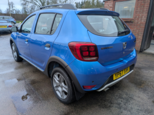 2017 Dacia Sandero Stepway 0.9 Stepway Laureate Tce 90 in Blue — image 4