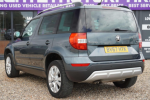 2017 Skoda Yeti 1.2 Tsi Se L Drive Outdoor Euro 6 (s/s) 5dr in Grey — image 2