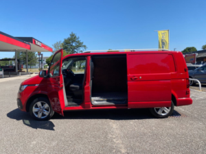 2020 Volkswagen Transporter 2.0 Tdi T32 Highline Panel Van 5dr Diesel DSG Fwd Lwb High Roof Euro 6 (s/s) (150 Ps) in Red — image 3