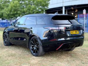 2019 Land Rover Range Rover Velar 2.0 D240 R-Dynamic Se Auto 4WD Euro 6 (s/s) 5dr in Black — image 4