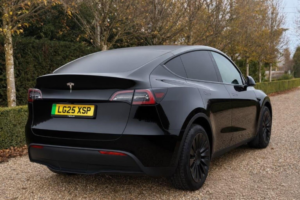 2025 Tesla Model Y Long Range Auto Rwd 5dr in Black — image 4