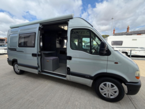 2002 Renault Master Camper Van - Pro Conversion - Fixed Bed - Left Hand Drive - Only 45k Miles in Silver — image 5