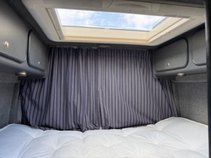 2002 Renault Master Camper Van - Pro Conversion - Fixed Bed - Left Hand Drive - Only 45k Miles in Silver — image 6