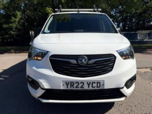 2022 Vauxhall Combo 1.5 Turbo D 2300 Sportive L2 H1 Euro 6 4dr in White — image 2