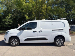 2022 Vauxhall Combo 1.5 Turbo D 2300 Sportive L2 H1 Euro 6 4dr in White — image 4