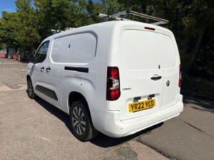2022 Vauxhall Combo 1.5 Turbo D 2300 Sportive L2 H1 Euro 6 4dr in White — image 5