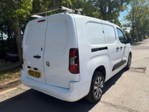 2022 Vauxhall Combo 1.5 Turbo D 2300 Sportive L2 H1 Euro 6 4dr in White — image 6
