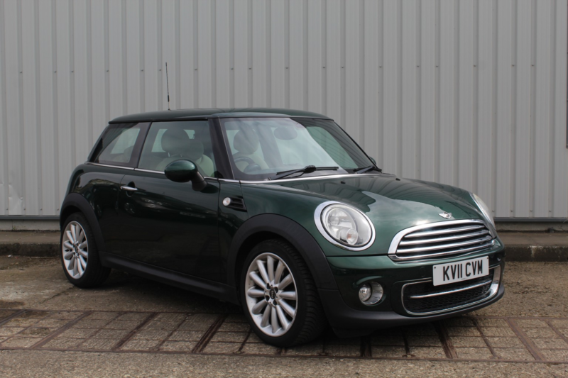 2011 MINI Hatch 1.6 Cooper D Hatch in Green — image 1