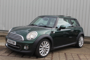 2011 MINI Hatch 1.6 Cooper D Hatch in Green — image 2