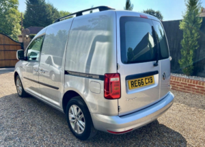 2016 Volkswagen Caddy 2.0 Tdi C20 Highline 102 DSG Auto Swb Eu6 Ulez in Silver — image 2