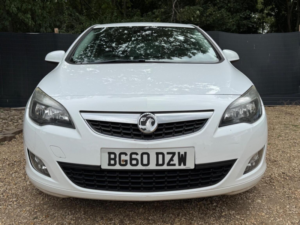 2010 Vauxhall Astra 1.6 16v Sri Euro 5 5dr in White — image 2