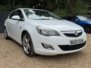 2010 Vauxhall Astra 1.6 16v Sri Euro 5 5dr in White — image 3