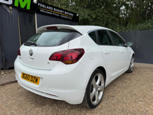 2010 Vauxhall Astra 1.6 16v Sri Euro 5 5dr in White — image 5