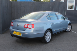 2009 Volkswagen Passat 2.0 Tdi Bluemotion Tech Highline in Grey — image 6