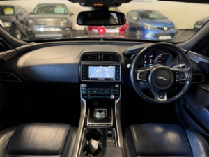2015 Jaguar Xe 2.0 D R-Sport in Blue — image 2