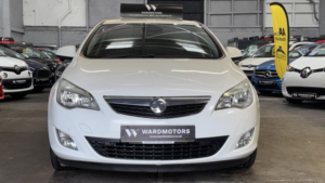 2011 Vauxhall Astra 1.4 T 16v Se White 5dr Partleather+cruise+bluetooth in White — image 3