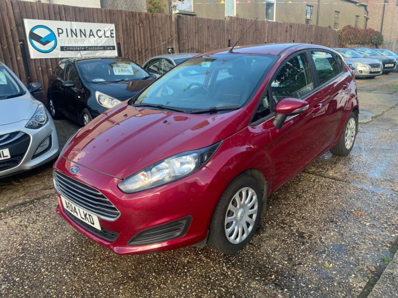 2014 Ford Fiesta 1.25 Style Euro 5 5dr in Red — image 1