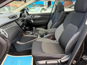 2017 Nissan Qashqai 1.5 Dci N-Connecta Euro 6 (s/s) 5dr in Black — image 4