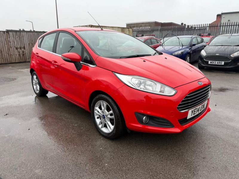2014 Ford Fiesta 1.25 Zetec Euro 5 5dr in Red — image 1
