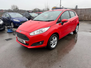 2014 Ford Fiesta 1.25 Zetec Euro 5 5dr in Red — image 3