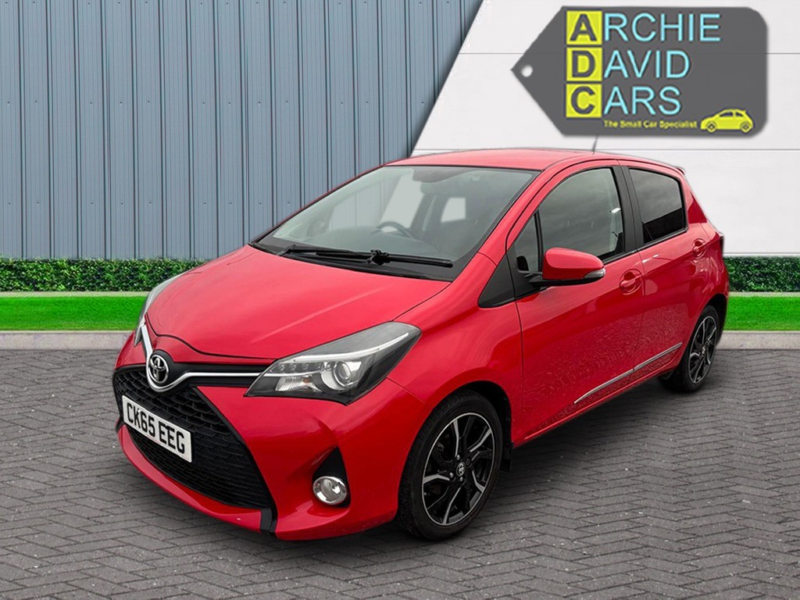 2015 Toyota Yaris 1.3 Dual Vvt-I Sport in Red — image 1