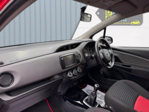 2015 Toyota Yaris 1.3 Dual Vvt-I Sport in Red — image 5