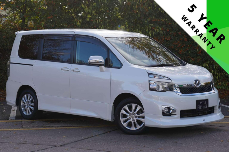 2010 Toyota Voxy *modellista* 2.0 Zs 5dr 7 Seats in White — image 1