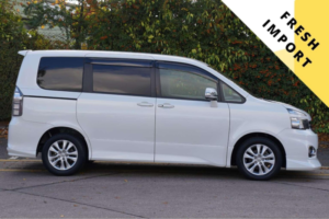 2010 Toyota Voxy *modellista* 2.0 Zs 5dr 7 Seats in White — image 2