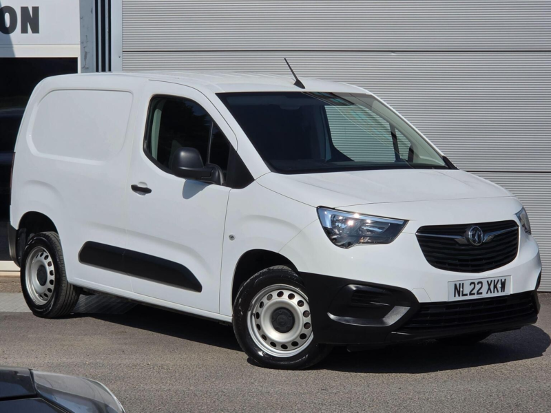 2022 Vauxhall Combo 1.5 Turbo D 2300 Dynamic L1 H1 Euro 6 4dr in White — image 1