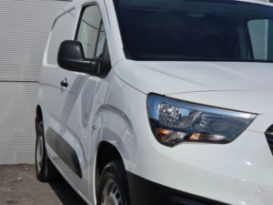 2022 Vauxhall Combo 1.5 Turbo D 2300 Dynamic L1 H1 Euro 6 4dr in White — image 2