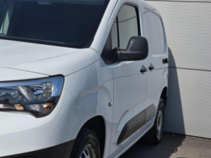 2022 Vauxhall Combo 1.5 Turbo D 2300 Dynamic L1 H1 Euro 6 4dr in White — image 4