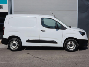 2022 Vauxhall Combo 1.5 Turbo D 2300 Dynamic L1 H1 Euro 6 4dr in White — image 5