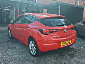 2018 Vauxhall Astra 1.4i Turbo Se Euro 6 5dr in Red — image 4