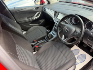 2018 Vauxhall Astra 1.4i Turbo Se Euro 6 5dr in Red — image 6