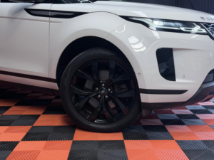 2020 Land Rover Range Rover Evoque 1.5 P300e 12.2kwh Hse SUV 5dr Petrol Plug-In Hybrid Auto 4WD Euro 6 (s/s) (309 Ps) in White — image 2