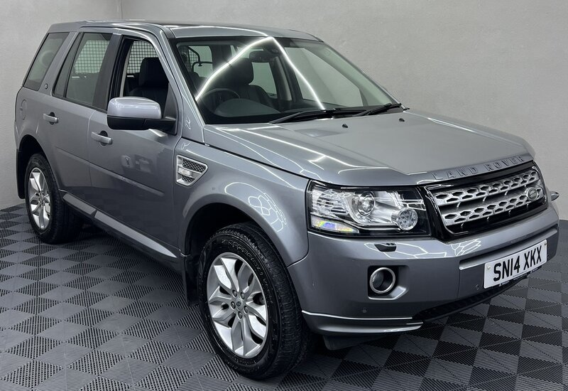 2014 Land Rover Freelander 2.2 Freelander Hse Td4 5dr in Grey — image 1