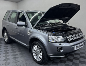 2014 Land Rover Freelander 2.2 Freelander Hse Td4 5dr in Grey — image 4