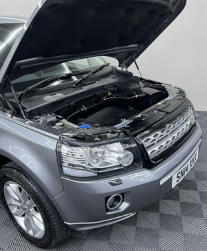 2014 Land Rover Freelander 2.2 Freelander Hse Td4 5dr in Grey — image 5