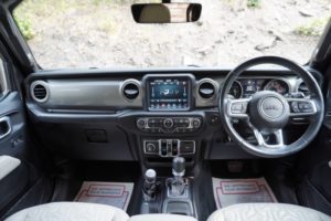 2019 Jeep Wrangler 2.0 Sahara 2.0 Gme 272hp 4x4 Auto8 in Grey — image 2