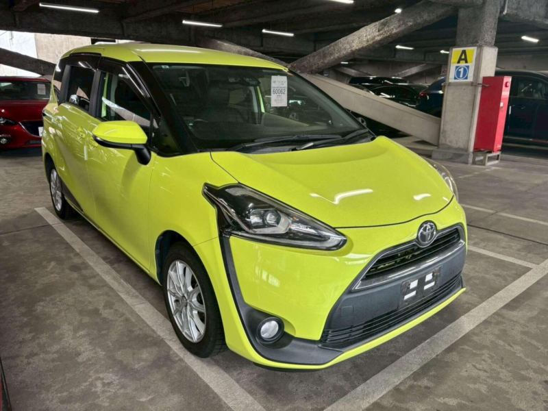 2015 Toyota Sienta 1.5 G 5dr 7 Seats in Yellow — image 1