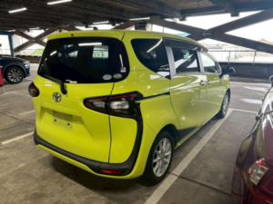 2015 Toyota Sienta 1.5 G 5dr 7 Seats in Yellow — image 2