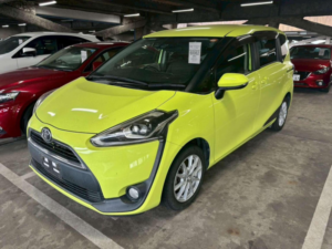 2015 Toyota Sienta 1.5 G 5dr 7 Seats in Yellow — image 4